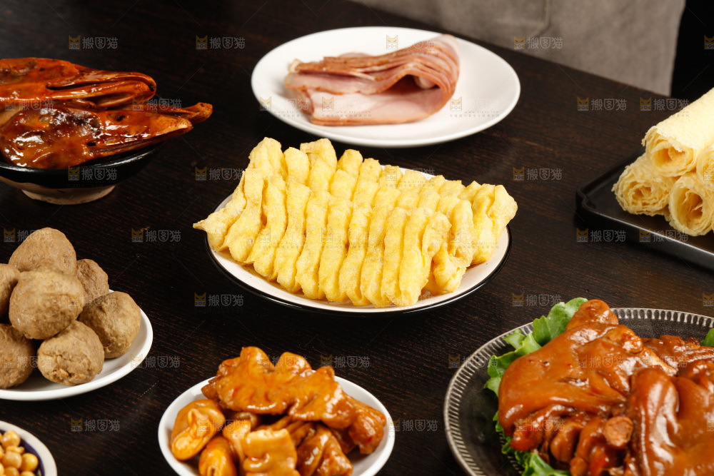 深底上的螺蛳粉食材