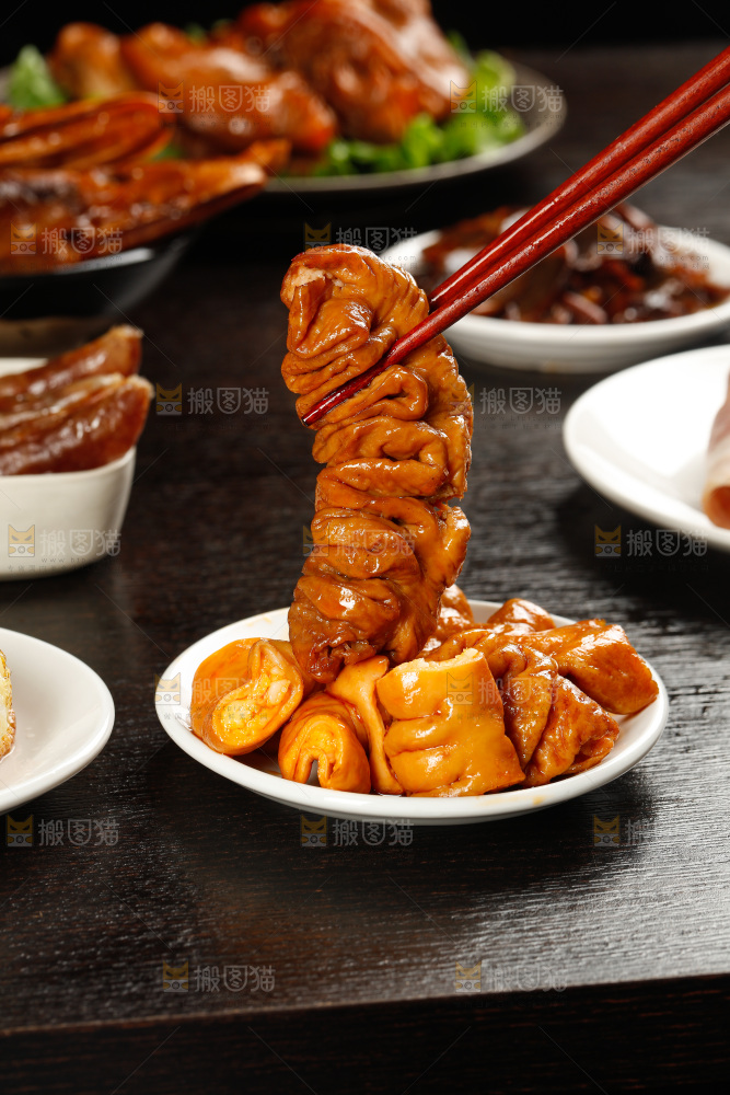 深底上的螺蛳粉食材