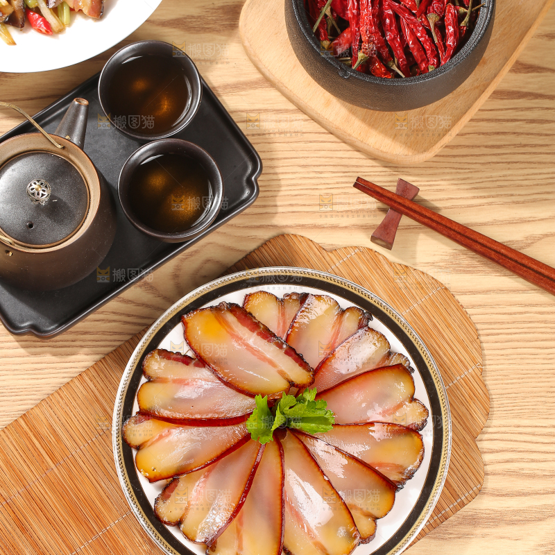 深底上的五花咸肉