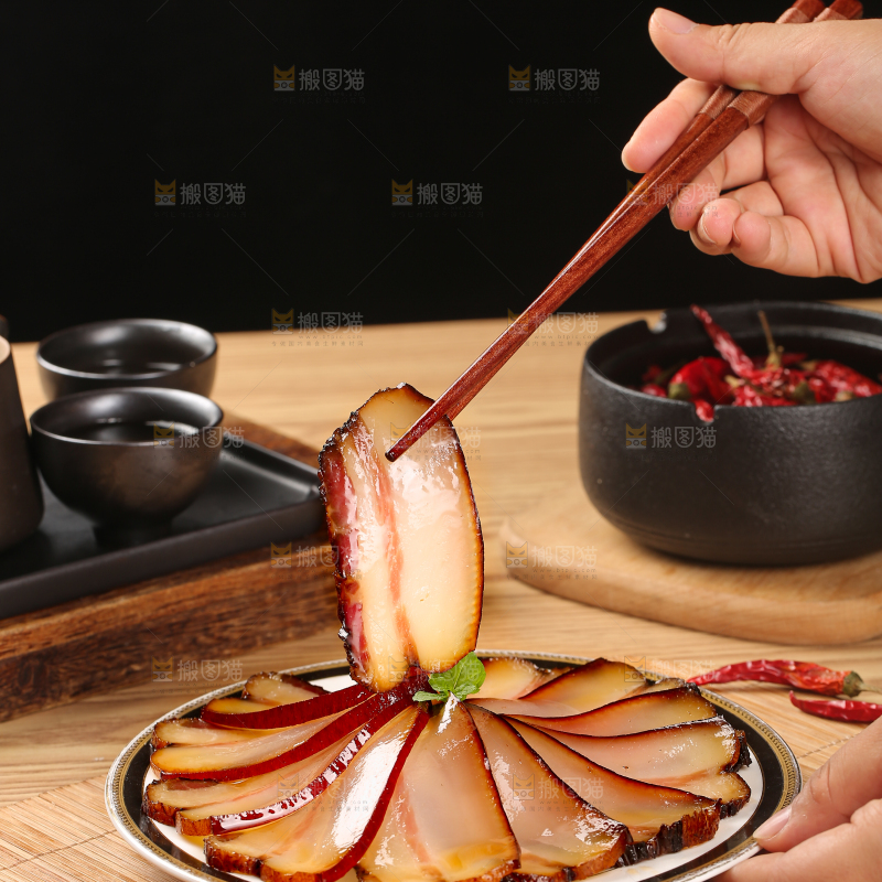 深底上的五花咸肉