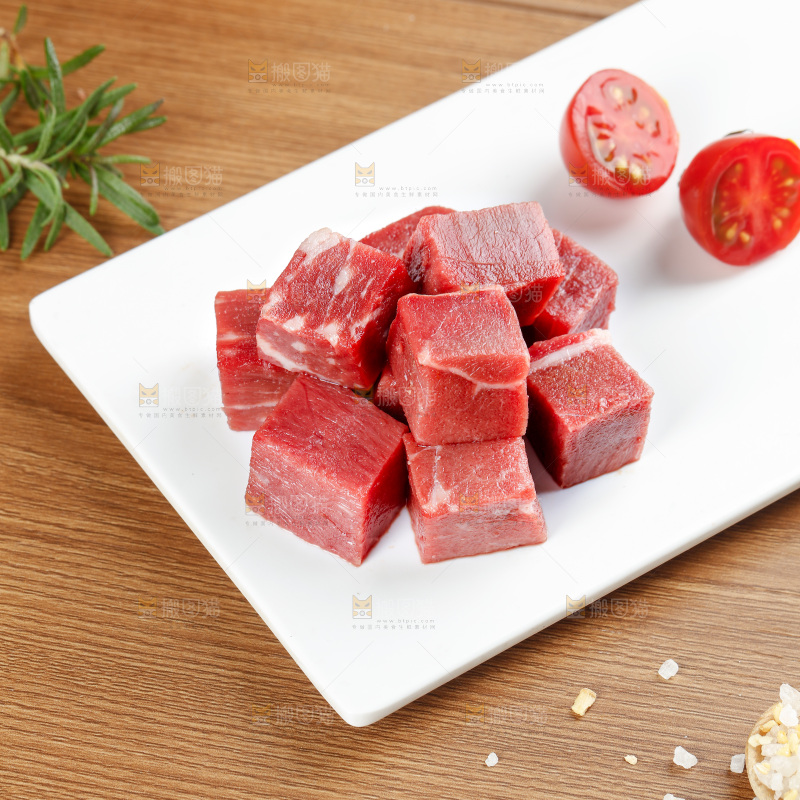 深底上的牛肉粒
