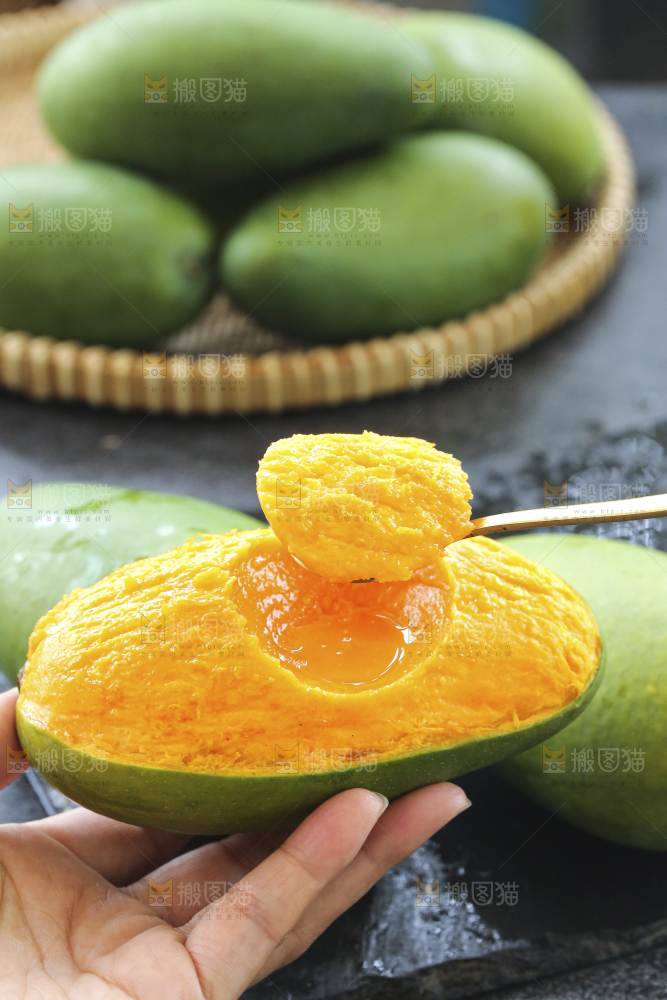 深底上的椰香芒
