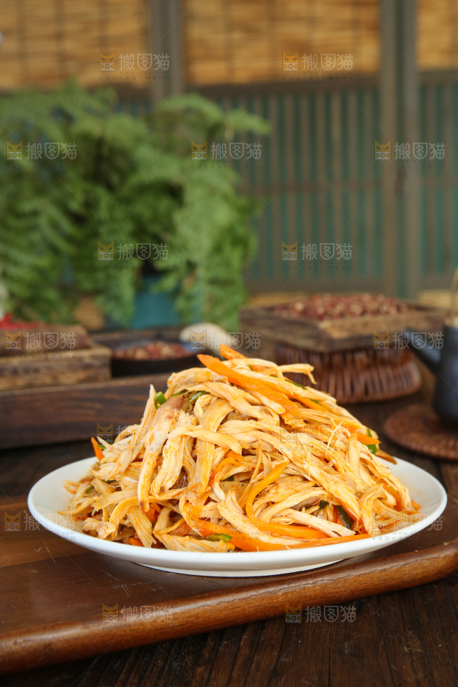 深底上的麻辣鸡丝