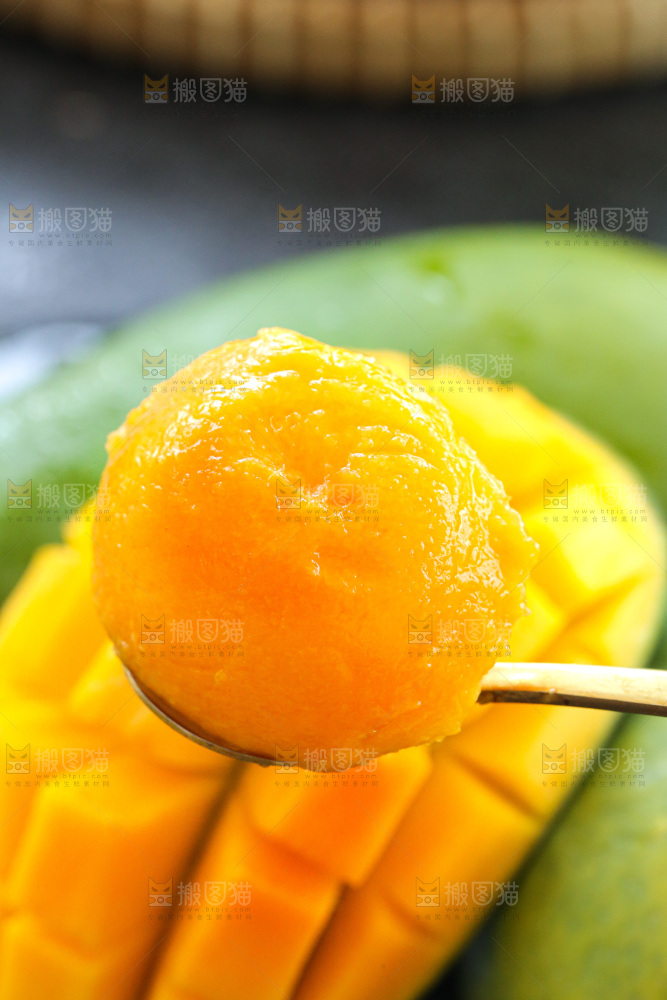 深底上的椰香芒
