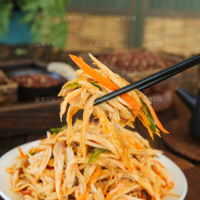 深底上的麻辣鸡丝