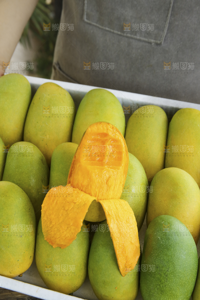 深底上的椰香芒