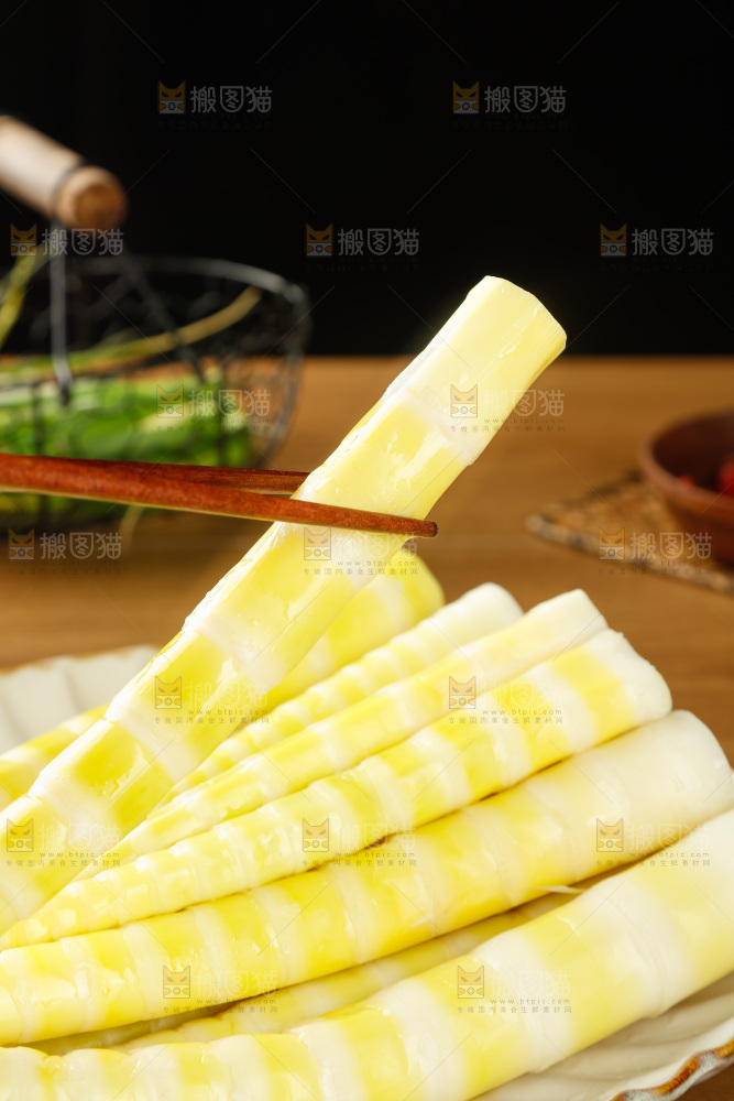 木底上的清水笋
