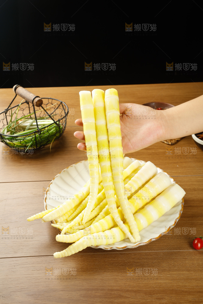 木底上的清水笋