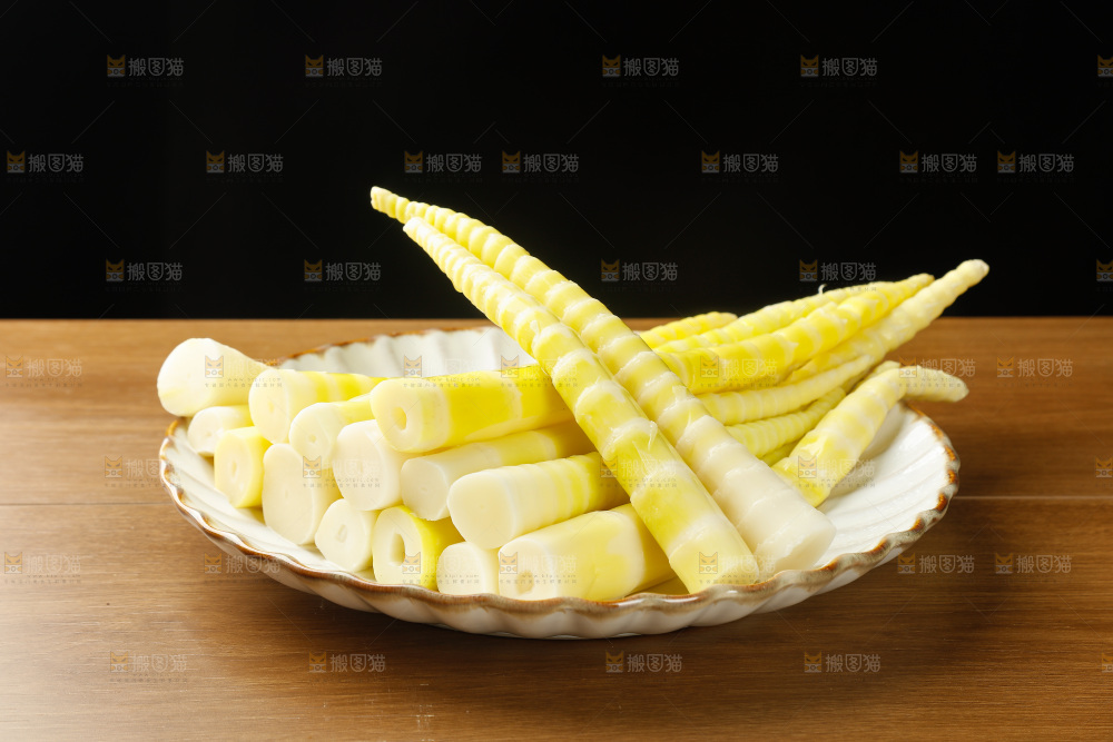 木底上的清水笋