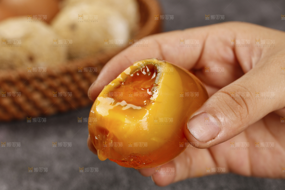 深底上的变蛋