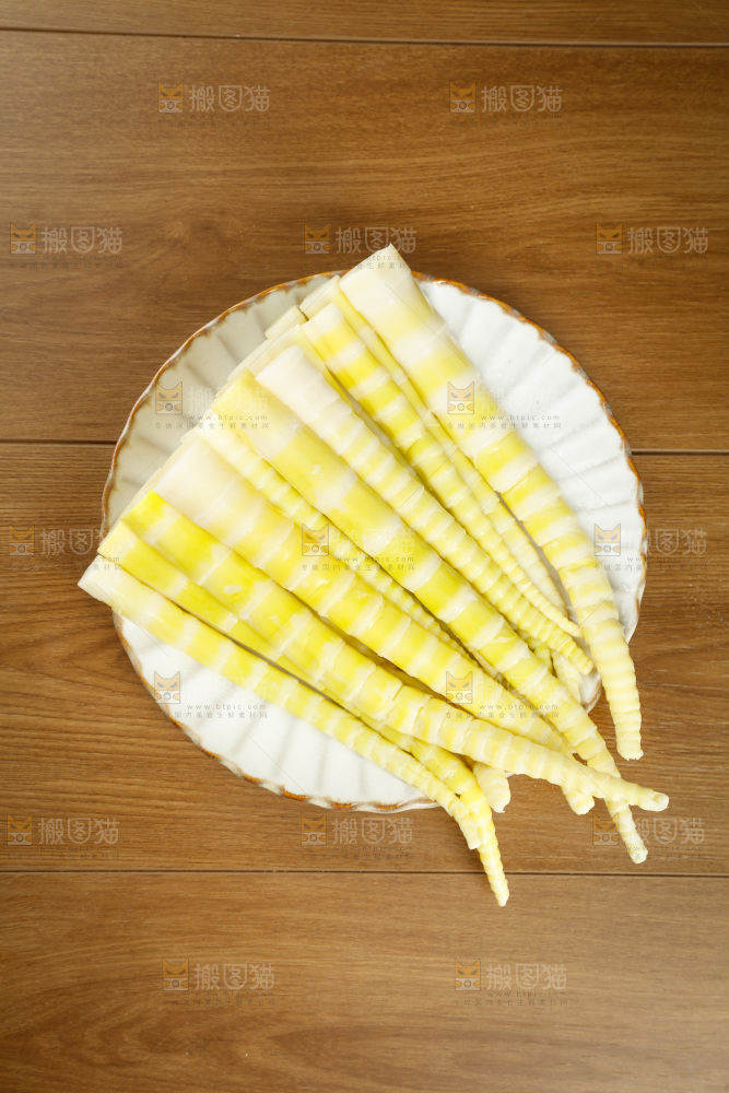 木底上的清水笋