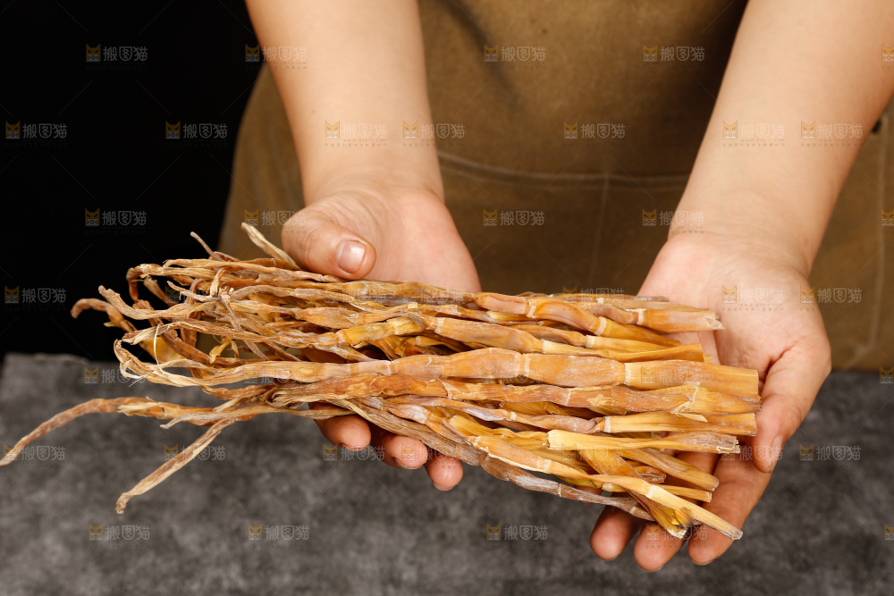 深底上的小笋干