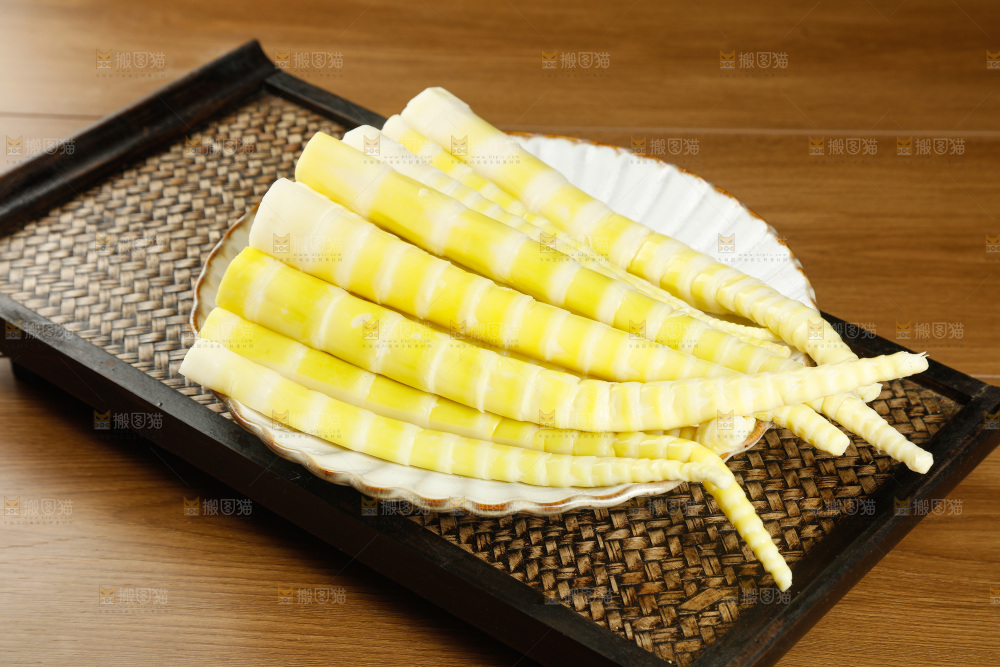 木底上的清水笋