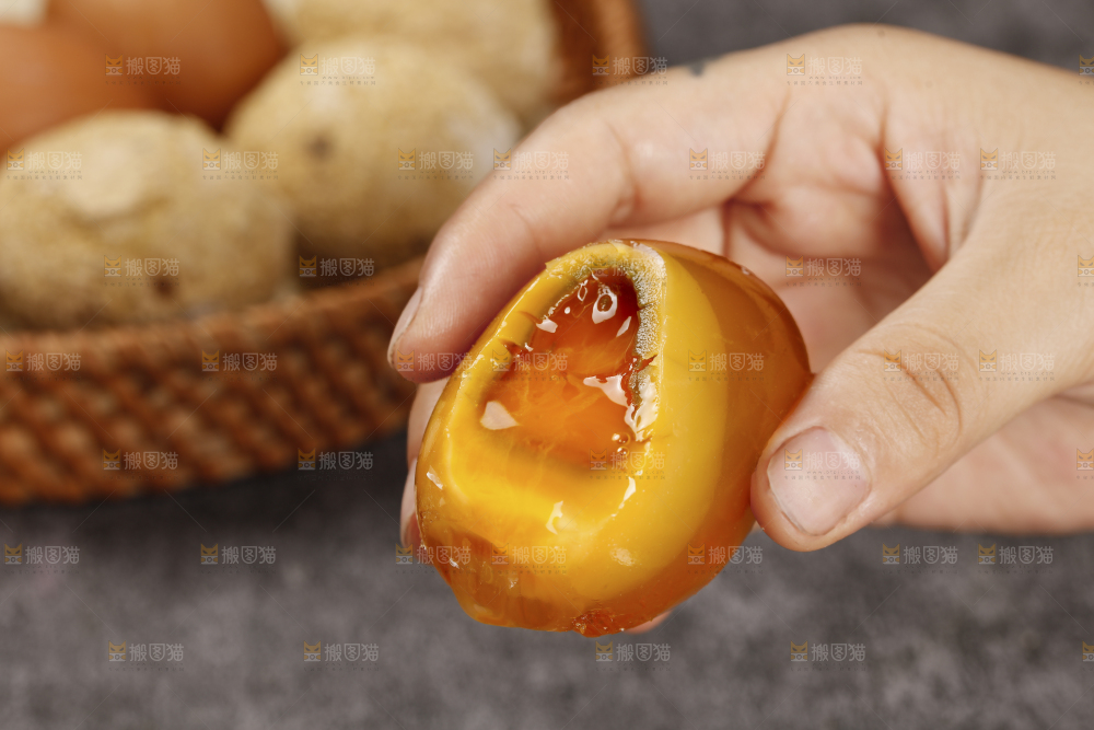 深底上的变蛋
