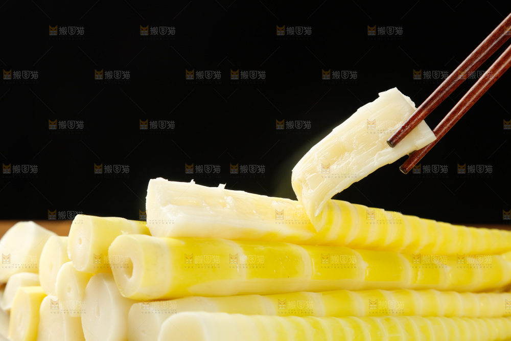 木底上的清水笋