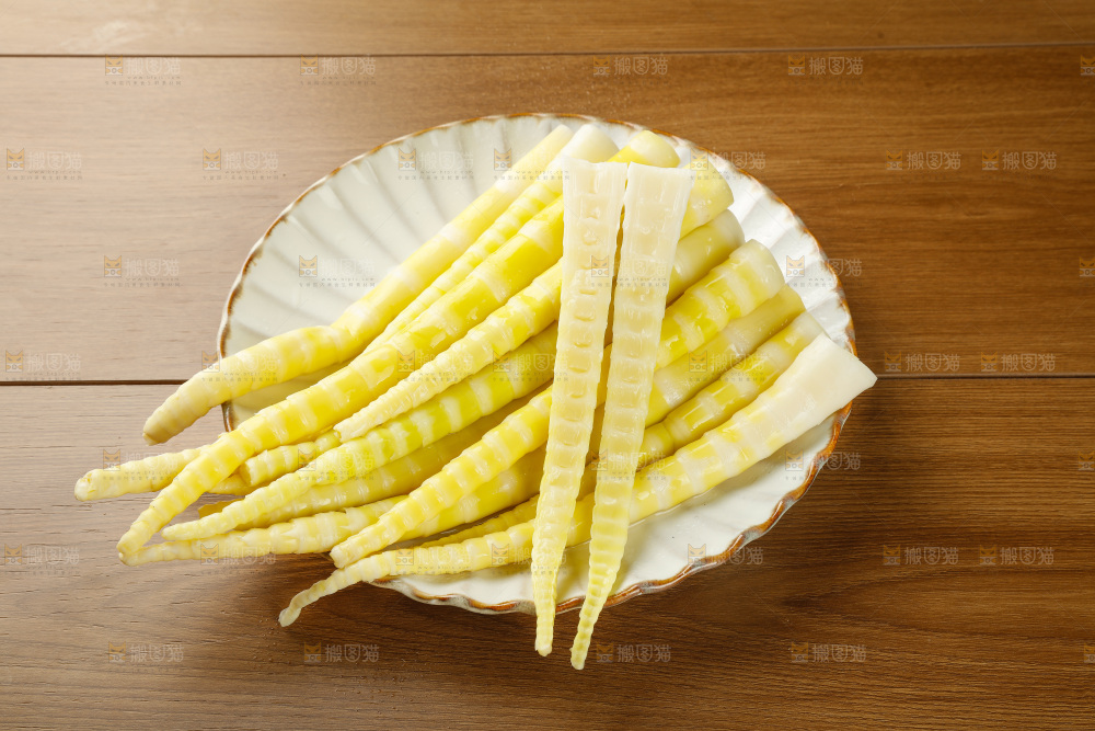 木底上的清水笋