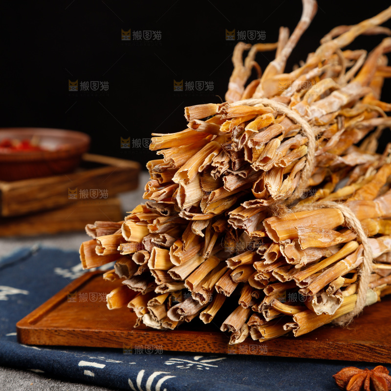 深底上的小笋干