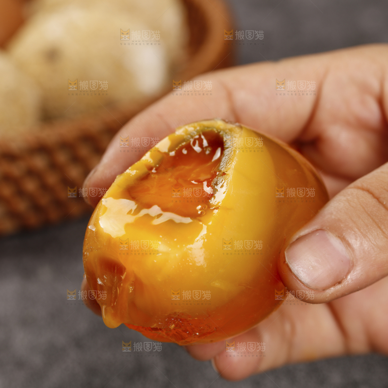 深底上的变蛋