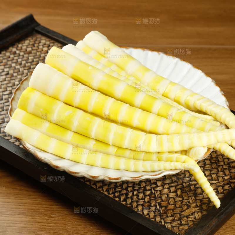 木底上的清水笋