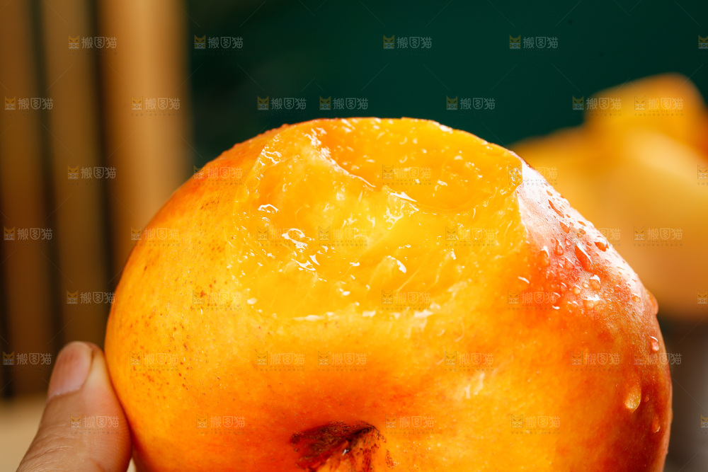 深底上的黄油蟠桃