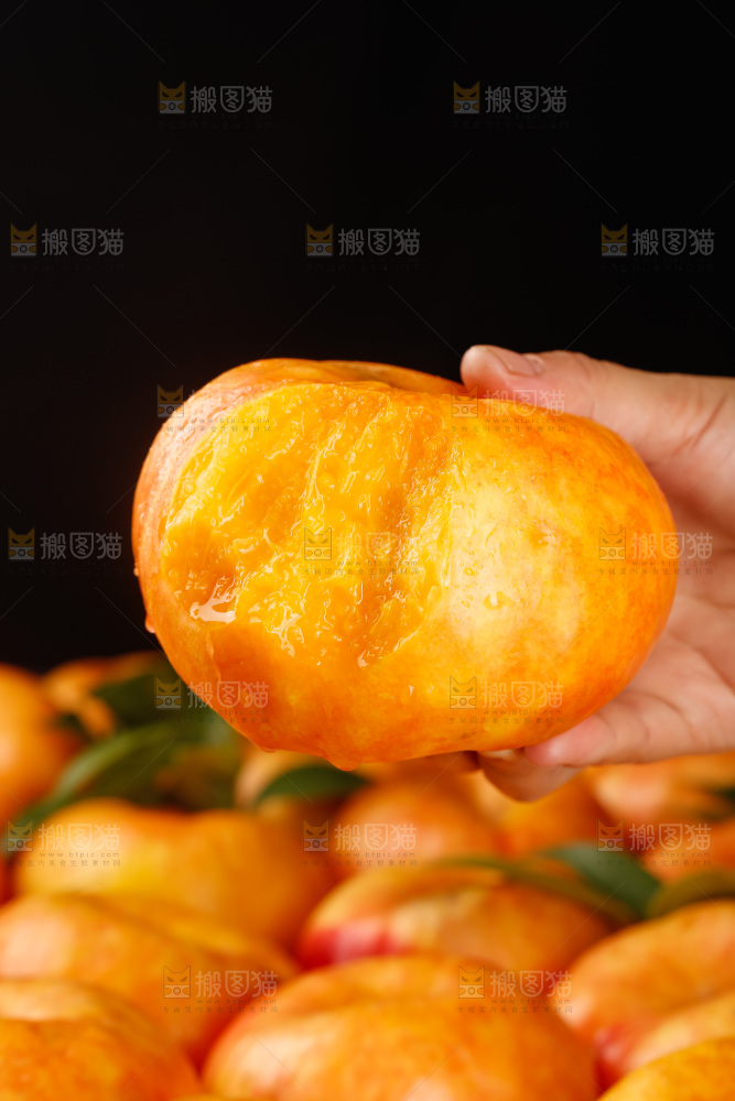 深底上的黄油蟠桃