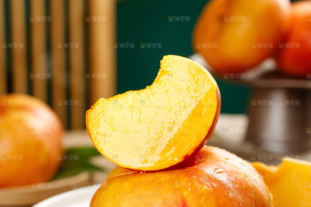 深底上的黄油蟠桃
