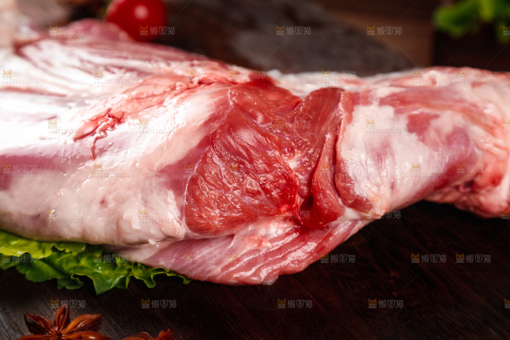 深底上的羊后腿