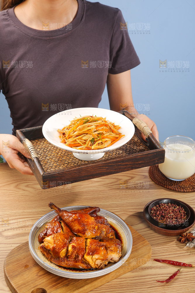 盘子里的手撕鸡丝