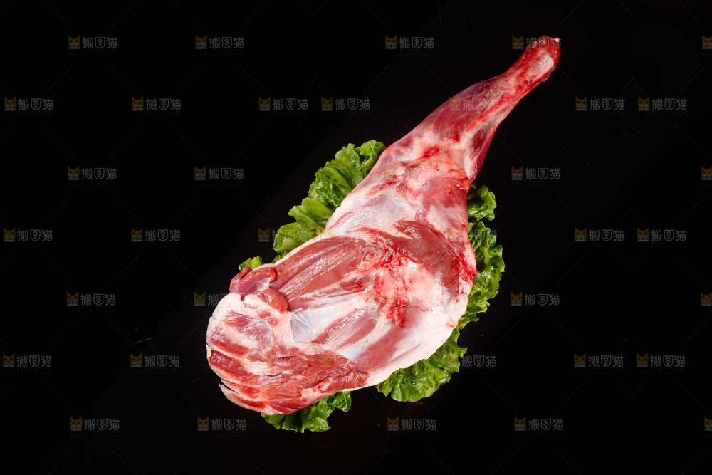深底上的羊后腿