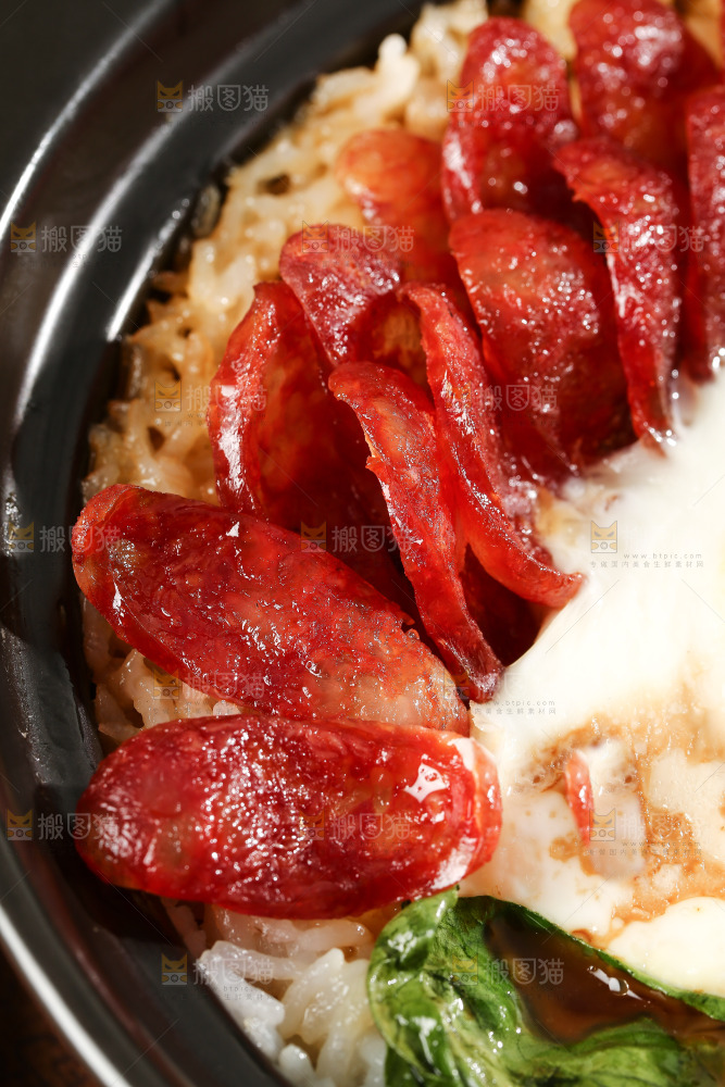 深底上的腊肠煲仔饭