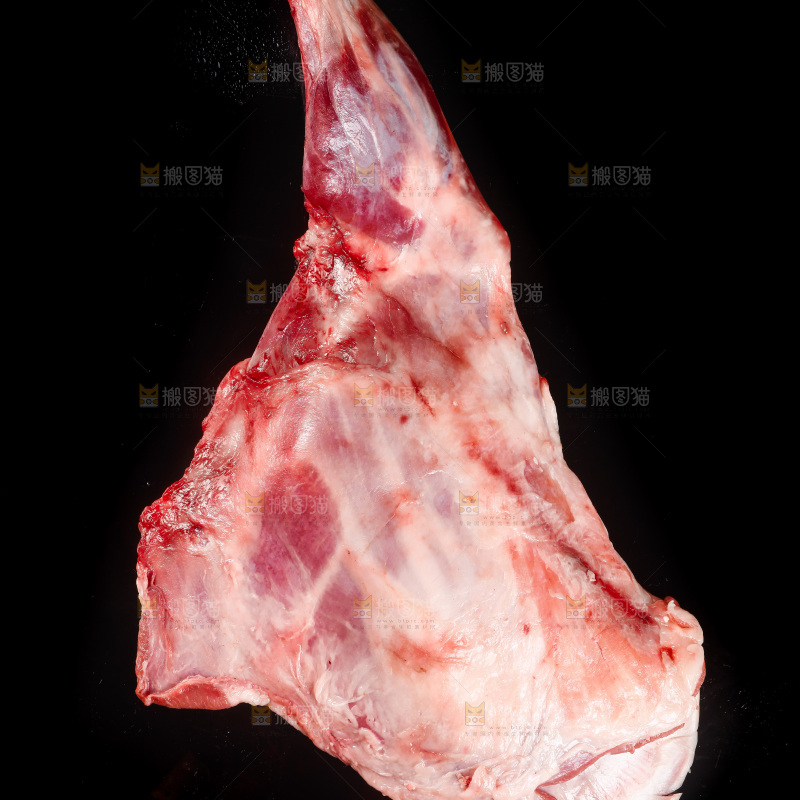 深底上的羊后腿