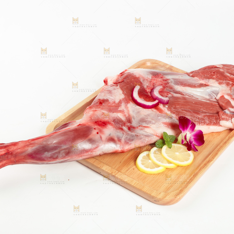 白底上的羊后腿