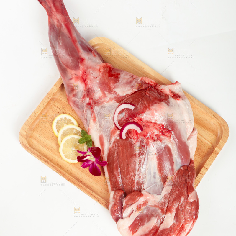 白底上的羊后腿