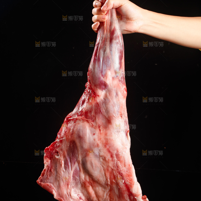 深底上的羊后腿