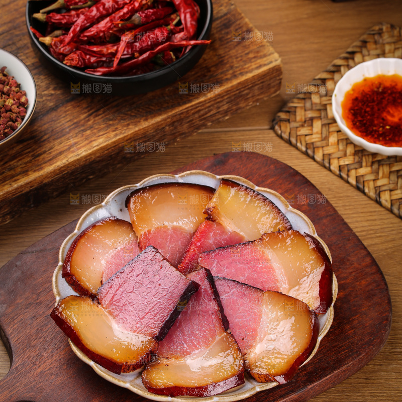 木底上的后腿腊肉