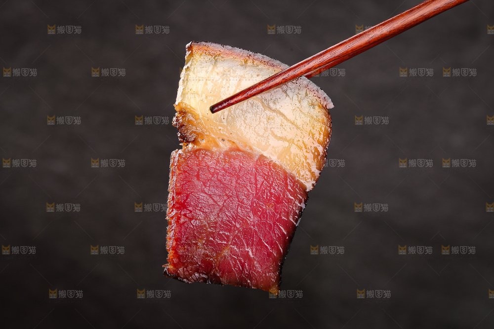 木底上的后腿腊肉