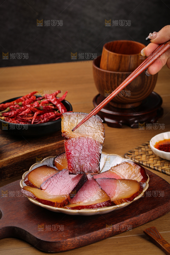 木底上的后腿腊肉