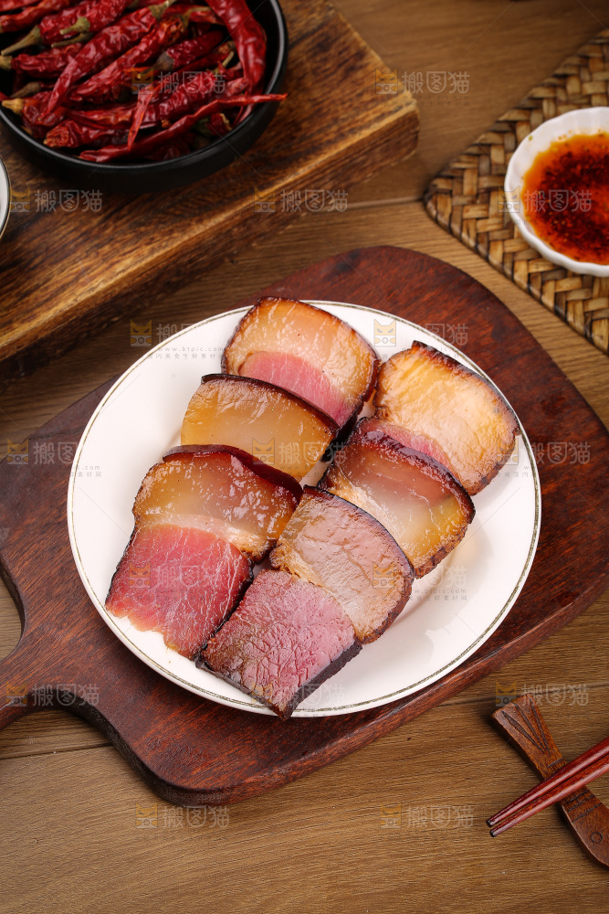 木底上的后腿腊肉