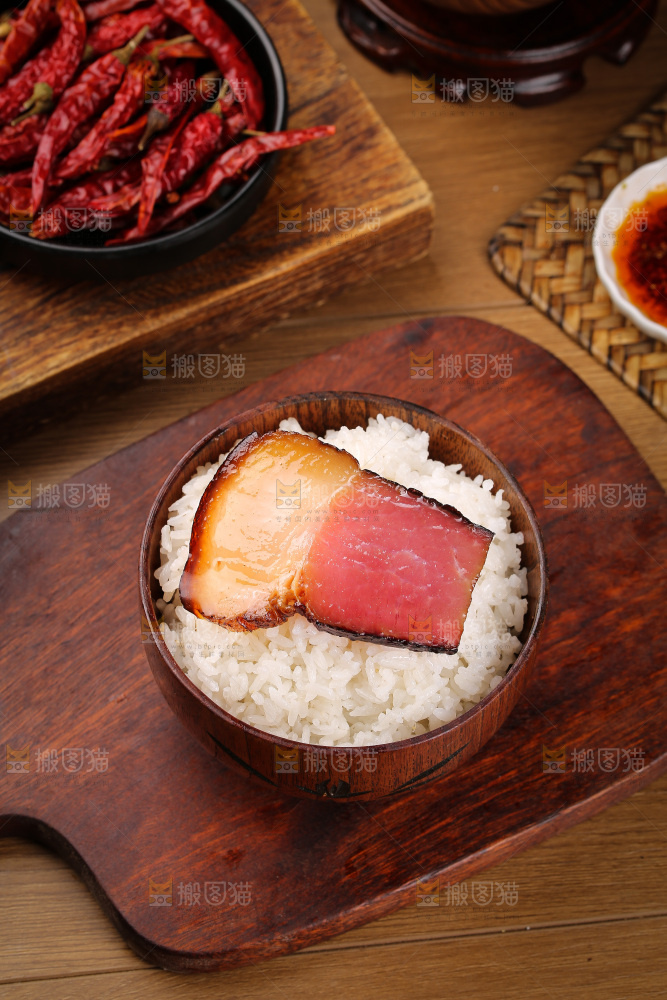 木底上的后腿腊肉
