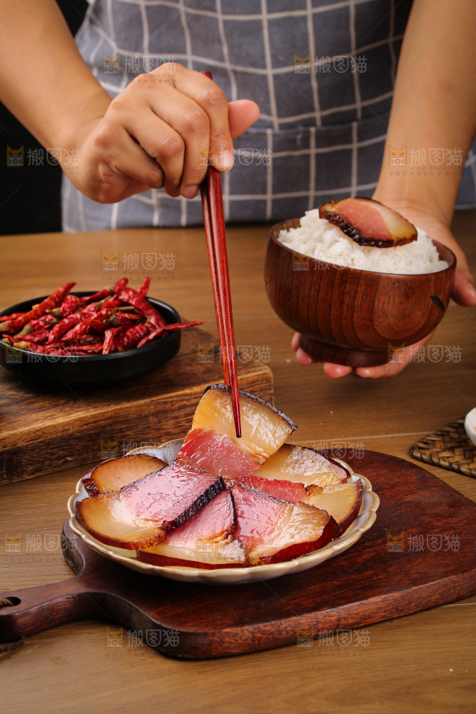 木底上的后腿腊肉
