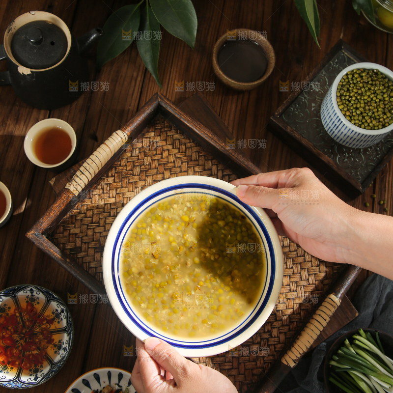 深底上的一碗绿豆汤