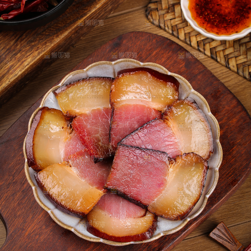 木底上的后腿腊肉
