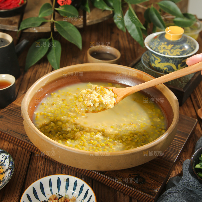 深底上的一碗绿豆汤