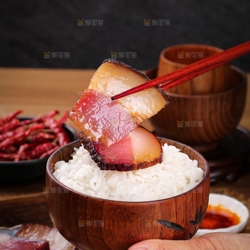 木底上的后腿腊肉