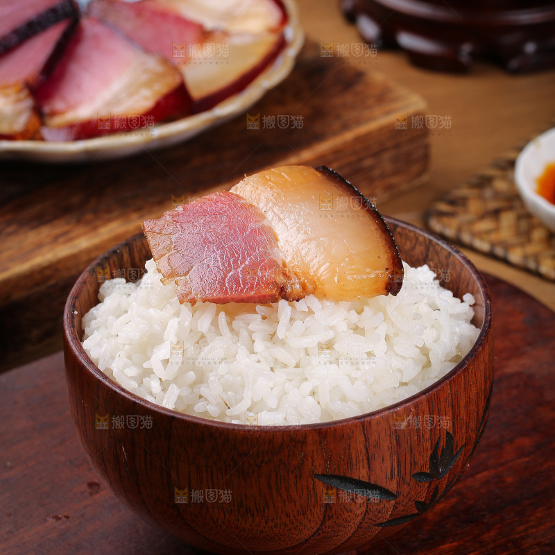 木底上的后腿腊肉