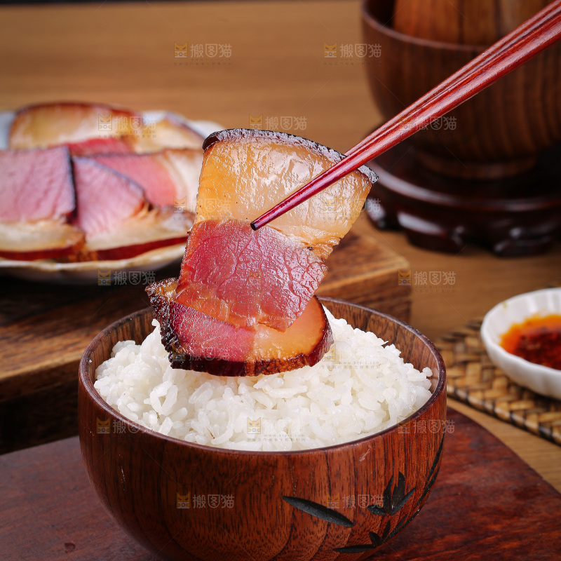 木底上的后腿腊肉