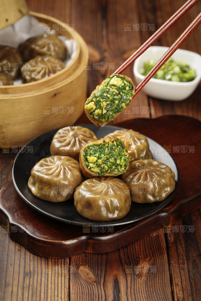 木底上的荞麦包子