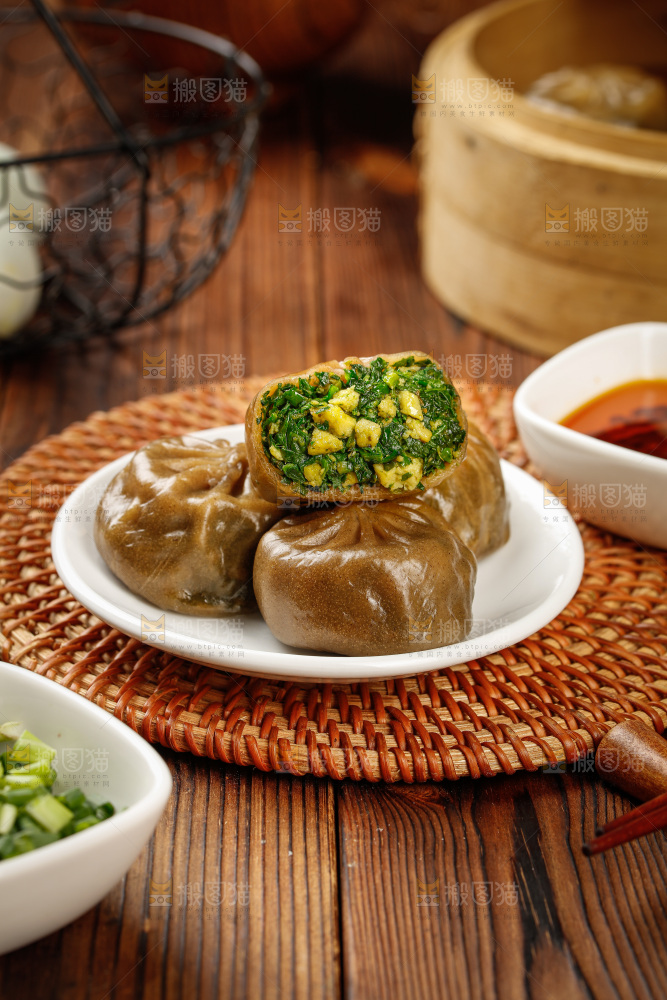 木底上的荞麦包子