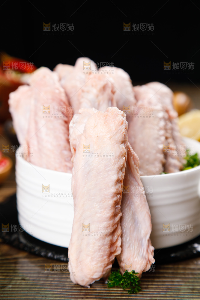 深底上的鸭翅中