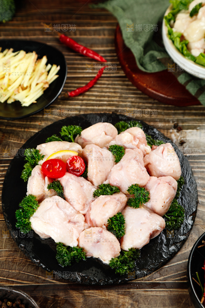 深底上的鸡翅中